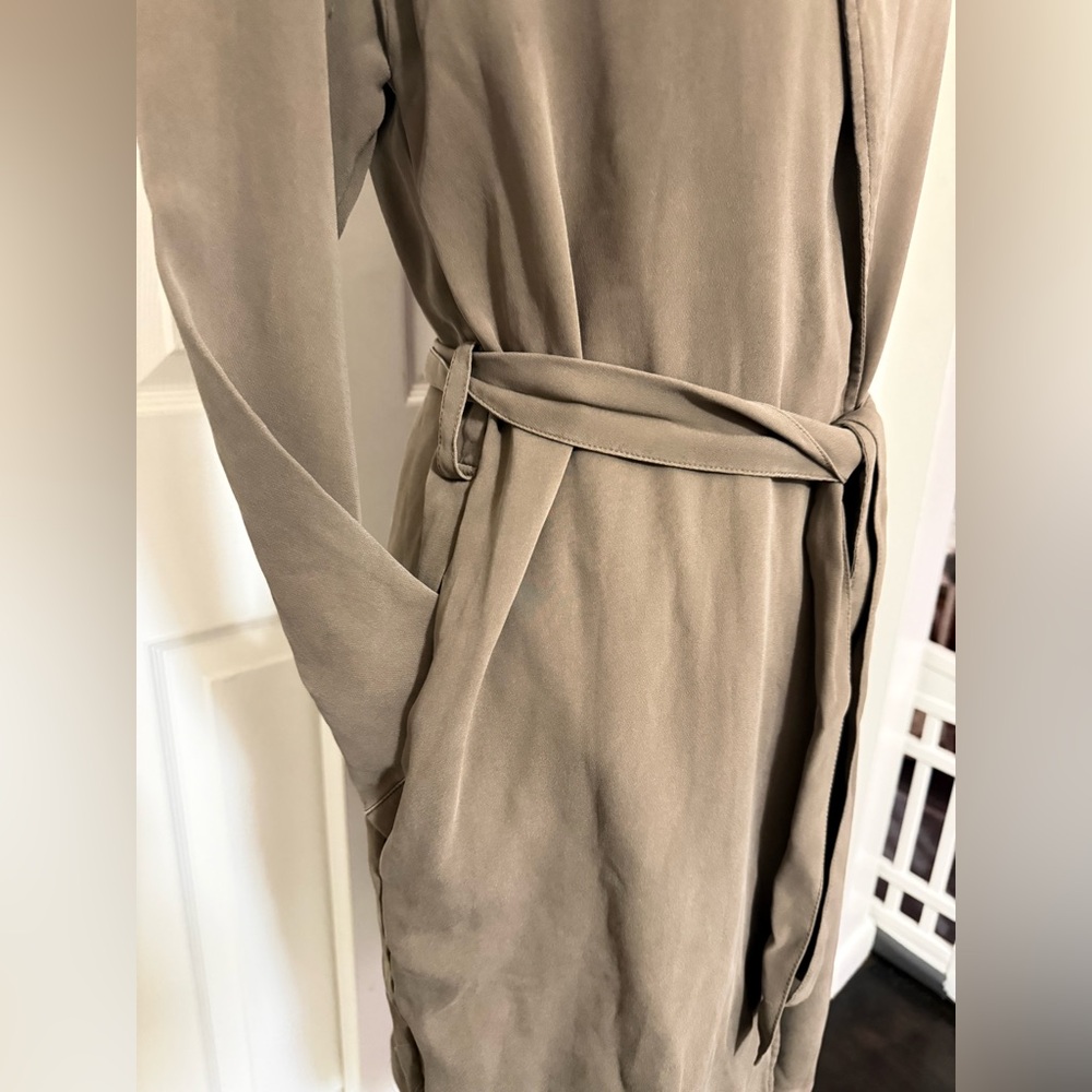 Kenneth Cole Black Label Silk Wrap Dress Coat Taupe Belted Size Small - Picture 4 of 10